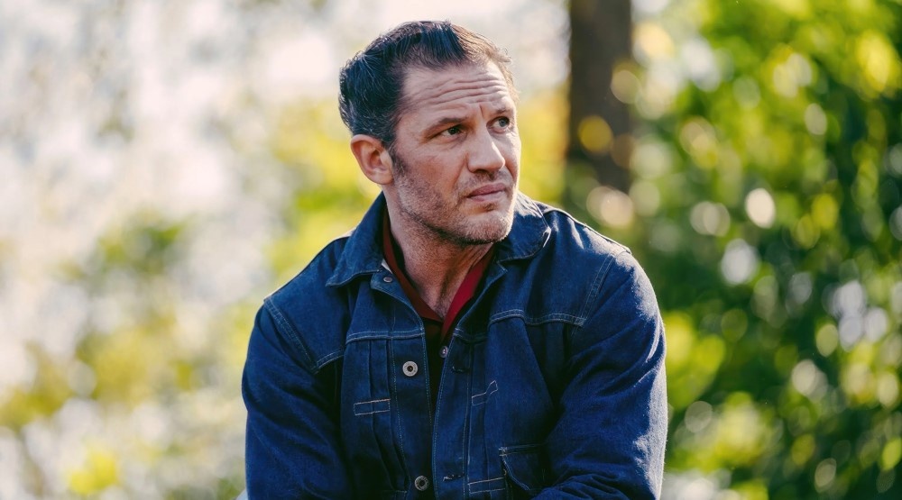     Том Харди, кадр из фильма «Байкеры» (2023)