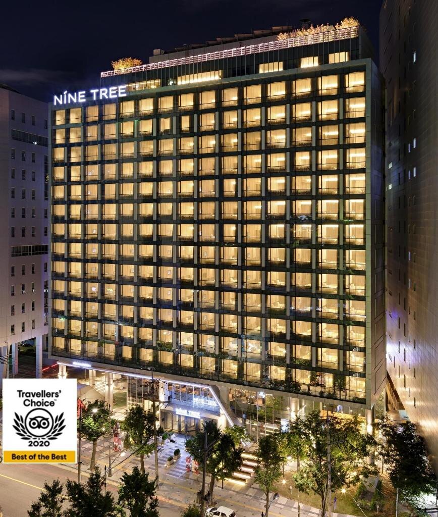 Лично я останавливался в отеле Nine Tree Premier Hotel Myeongdong 2 - 120$ за ночь