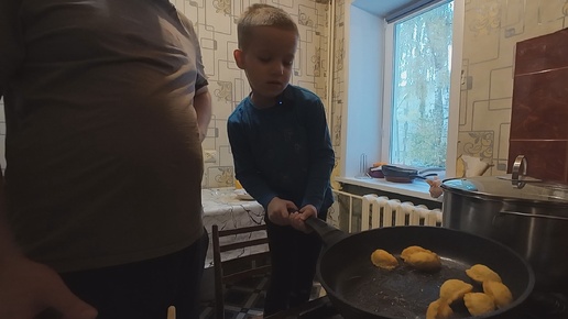 Не пошли в садик, остались с Лёхой дома, и вот что мы делаем