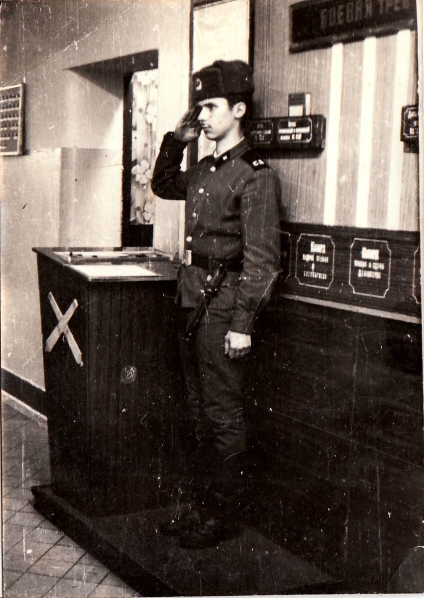 Дневальный...