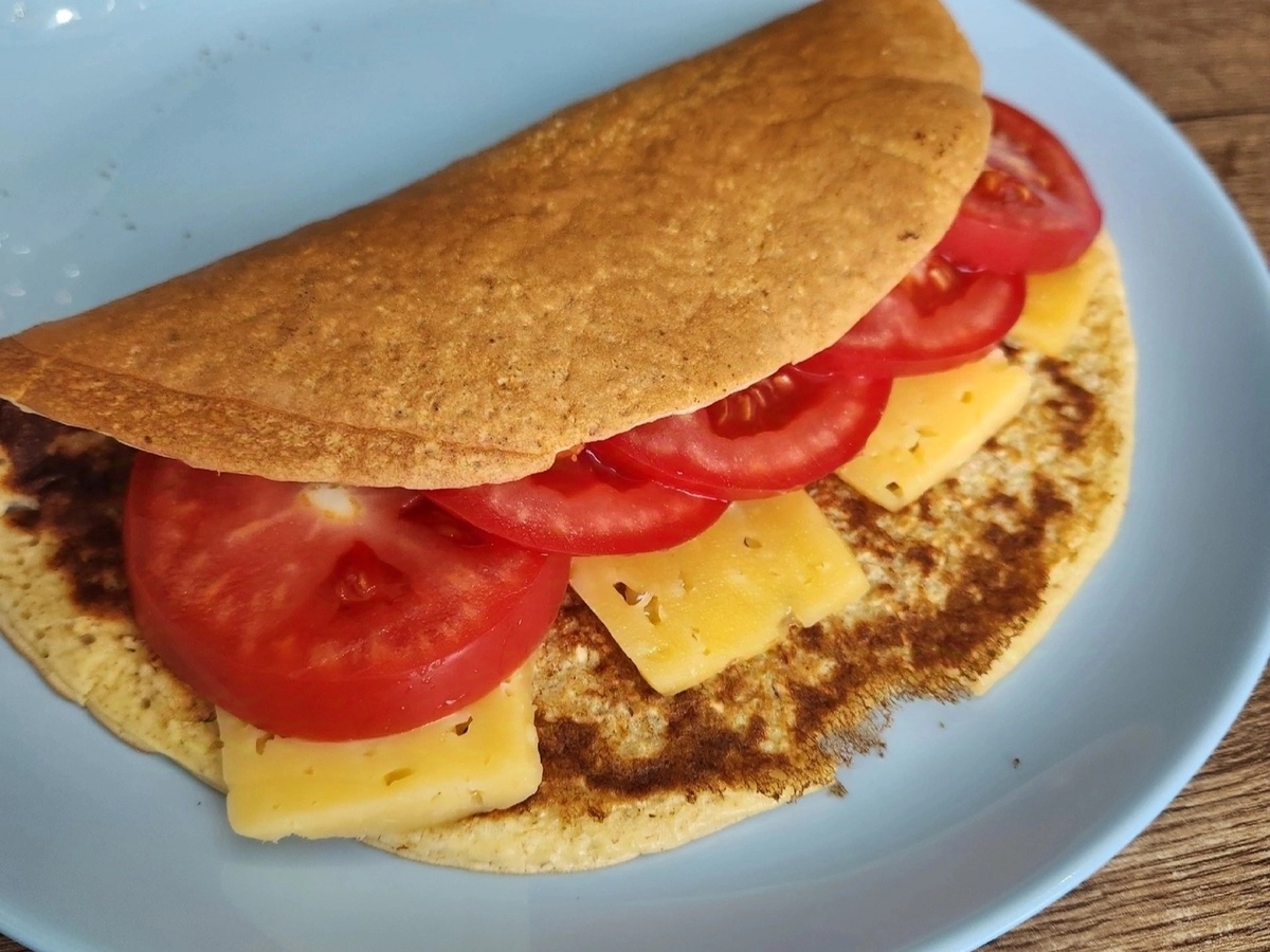 Узнать калорийность сложно составленных блюд можно при помощи онлайн приложений. Мне в этом помогал бесплатный сервис FatSecret и Calorizator.