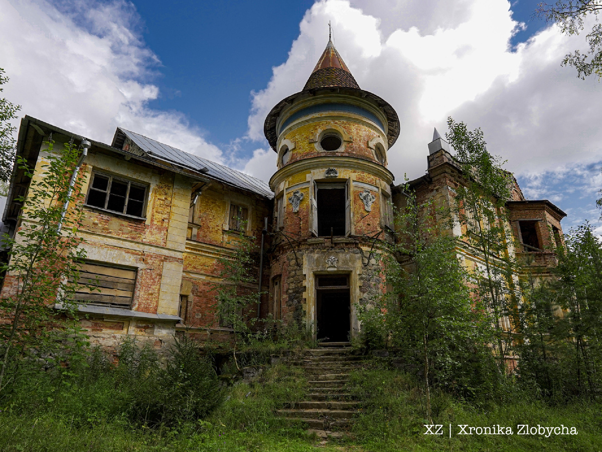 Заброшенная усадьба архитектора А.С. Хренова (Фото автора)