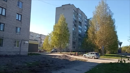 Весна перед многоэтажками