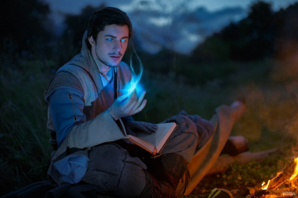 впервые занимается магией