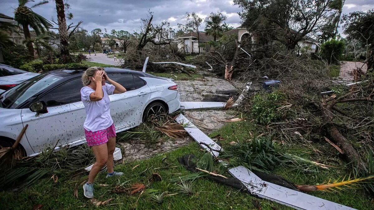 Мощный ураган вызвал десятки торнадо, обрушил ливень на большую часть штата, оставил миллионы людей без электричества. Автор: Bill Ingram/Palm Beach Post/Reuters/The Guardian Источник: Public Domain