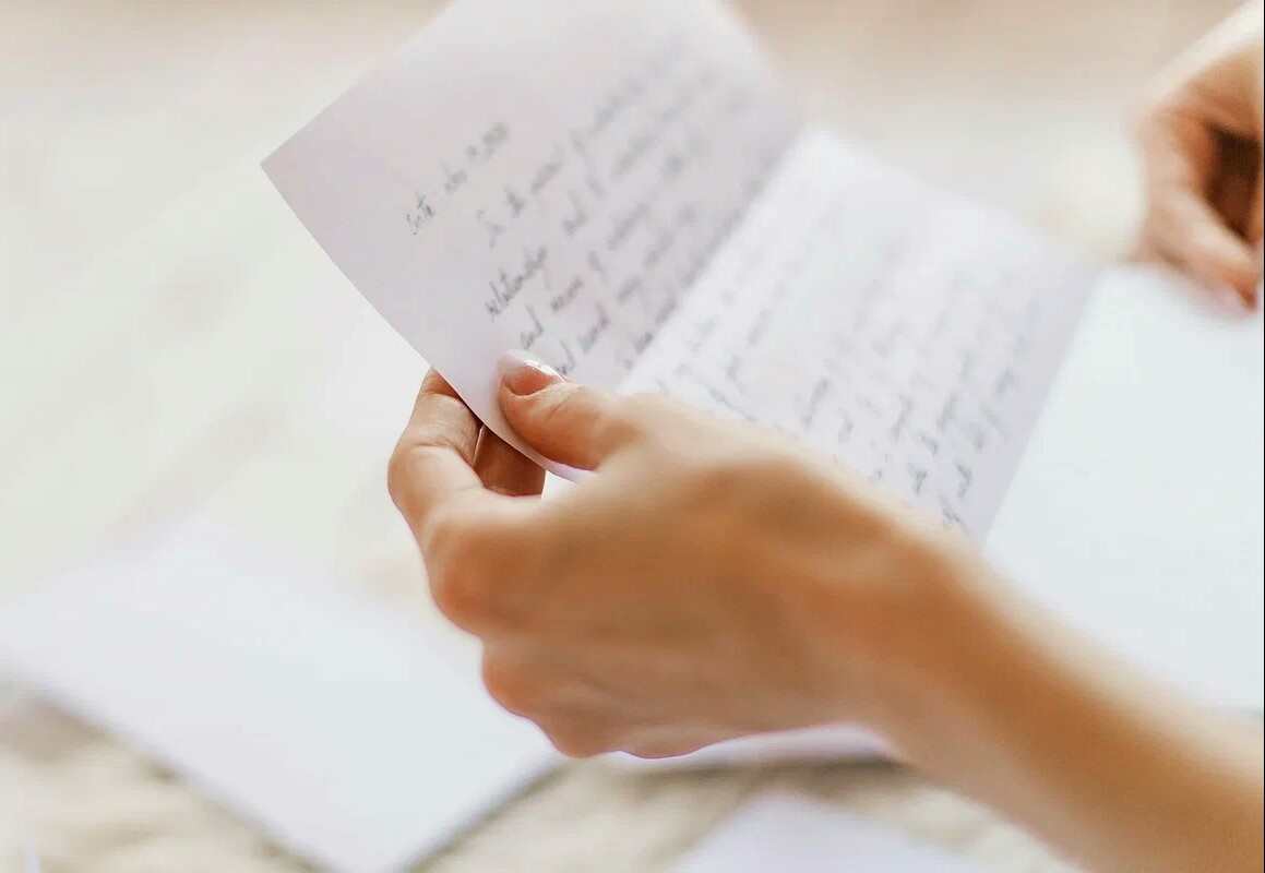 Письмо в руке.
