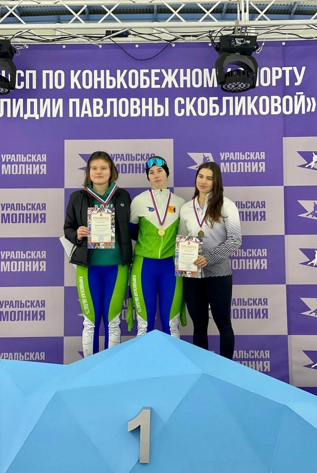    Кировские конькобежцы взяли 12 медалей на всероссийских соревнованиях