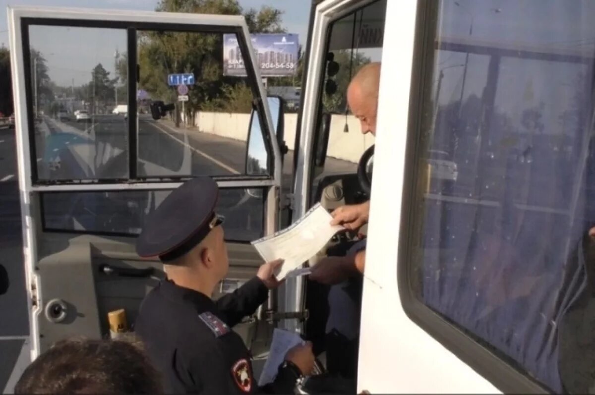    В Ростове нашли нарушения на рейде по автобусам и легковым такси