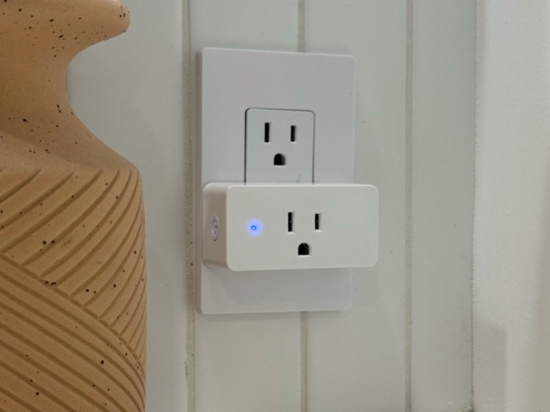    Умная розетка Threshold Care следит за пользователем при помощи Wi-Fi