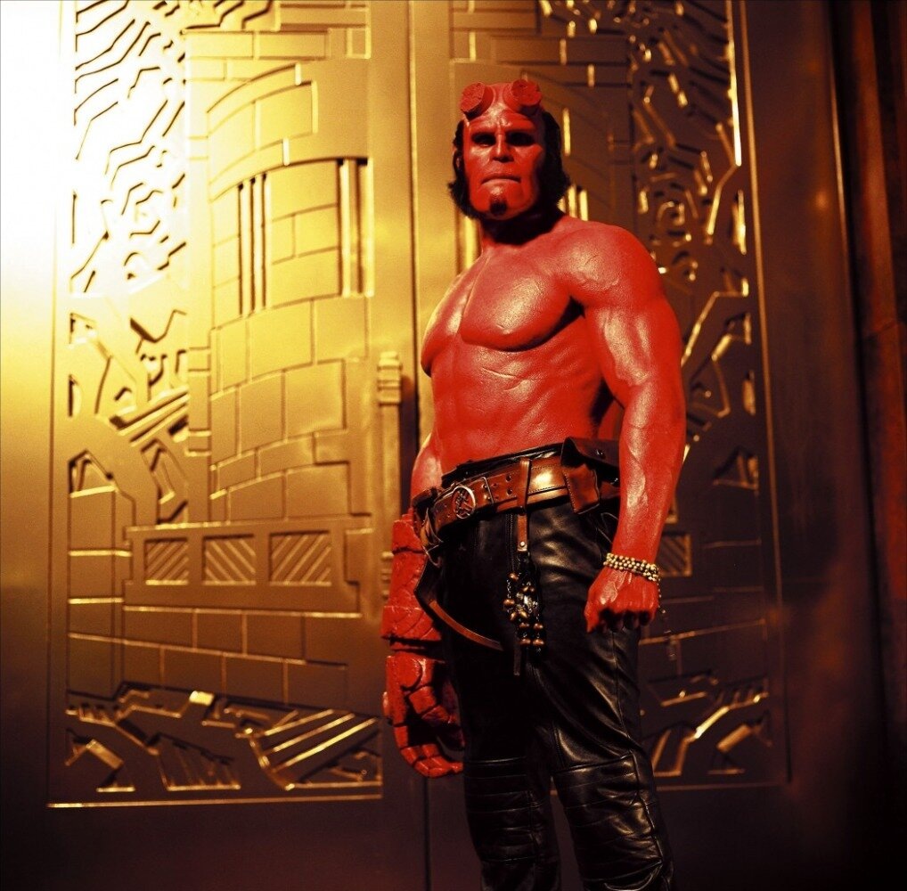 Кадр из "Хеллбой: Герой из пекла" (2004). Взято с Кинопоиска: https://www.kinopoisk.ru/film/5052/stills/