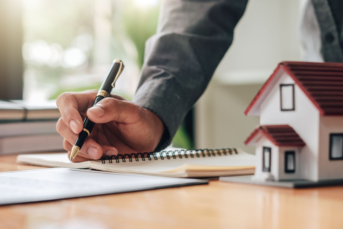 Покупка и постройка любого дома — огромный стресс. Но можно минимизировать и беспокойство, и расходы. Источник: Shutterstock