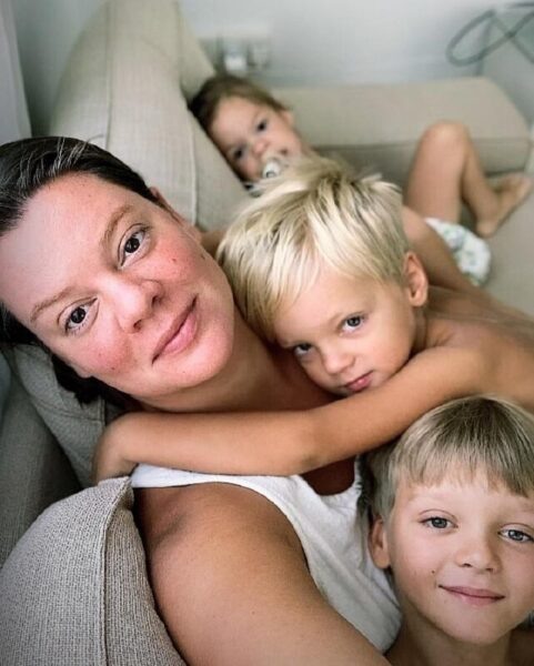    Вера Полозкова с детьми, фото: дзен.ру