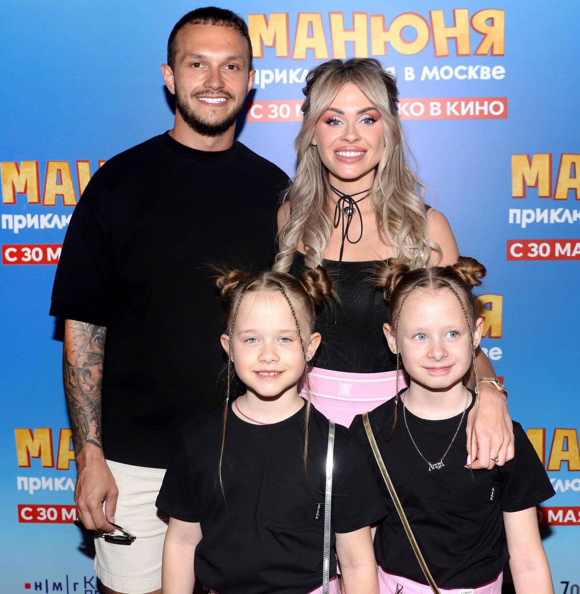    Павел Шевченко, Елена Сажина и дочери актрисыPersonastars