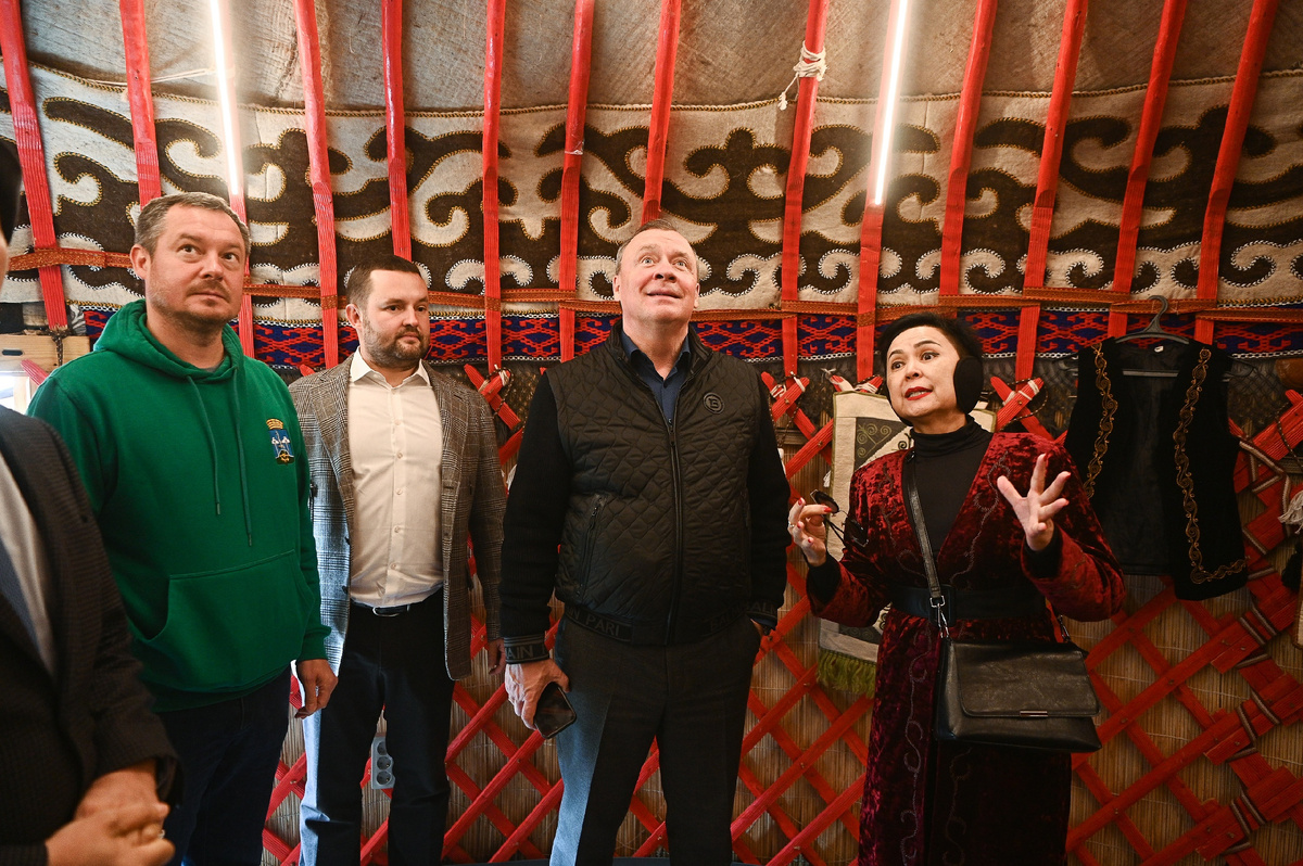 Фото: Белая лошадь, загородный клуб