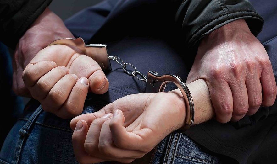 Вор должен сидеть в тюрьме!