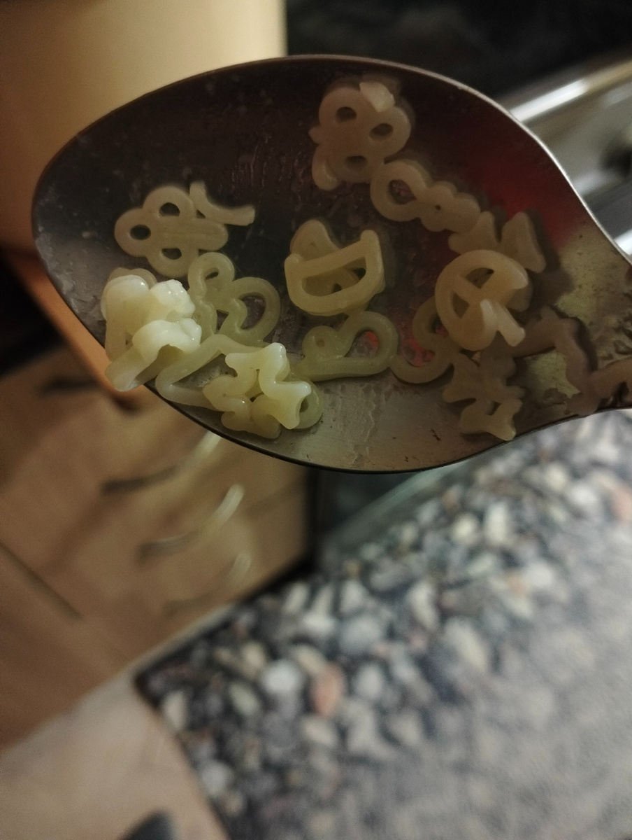 Купила крайне забавные макарошки.Детям понравились.