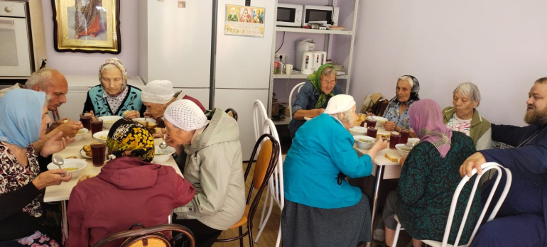 В Сызрани добровольцы привозят горячие обеды.