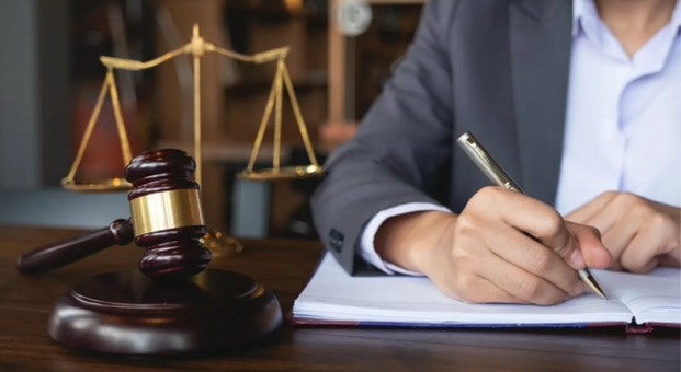 Юридические услуги по написанию иска в Арбитражный суд предоставляются в юридической компании "ЮРАКС". Подробнее узнать о всех юридических услугах вы можете  на сайте юридической фирмы "ЮРАКС" www.jurax.ru