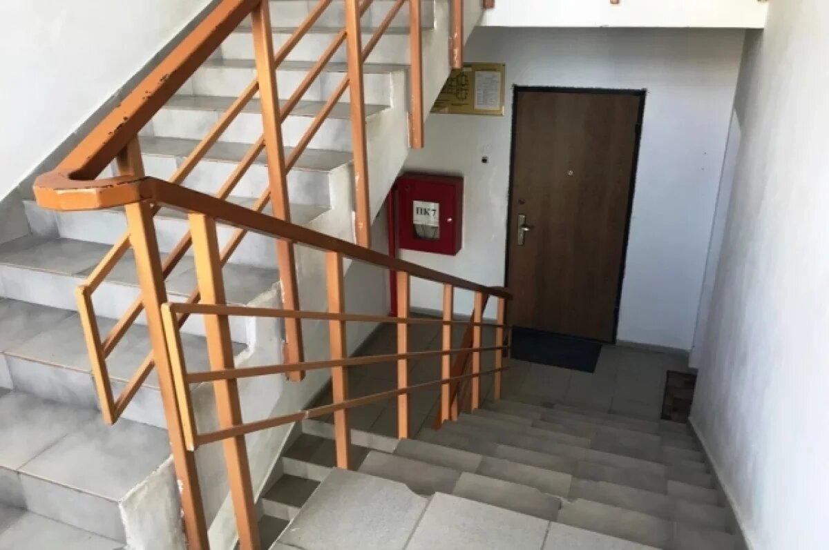    В Перми мужчина напал на знакомого в подъезде с примотанным к руке ножом