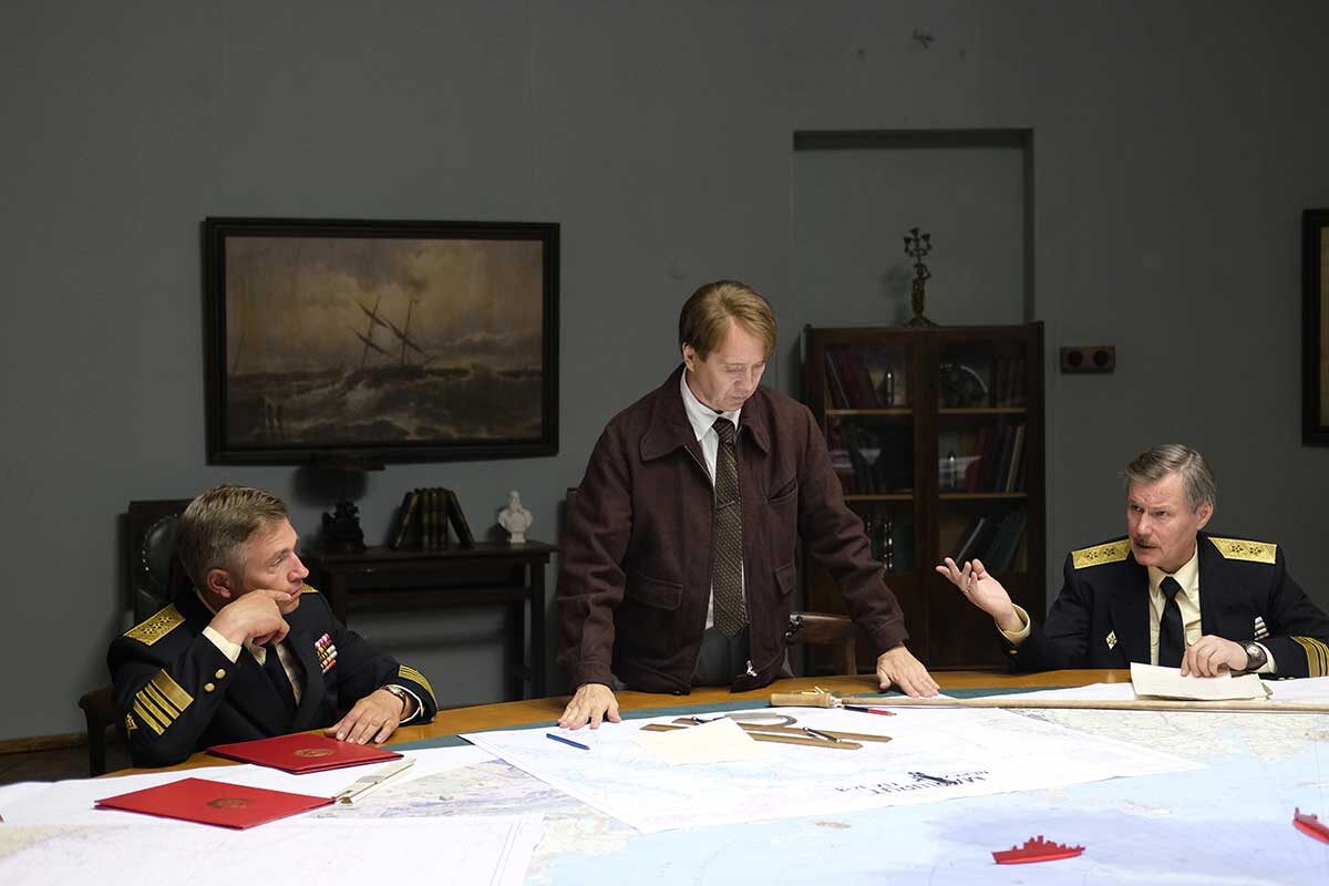 Пресс-служба «Централ Партнершип»📷Евгений Миронов (в центре) и Игорь Гордин (справа), кадр из фильма «Северный полюс»