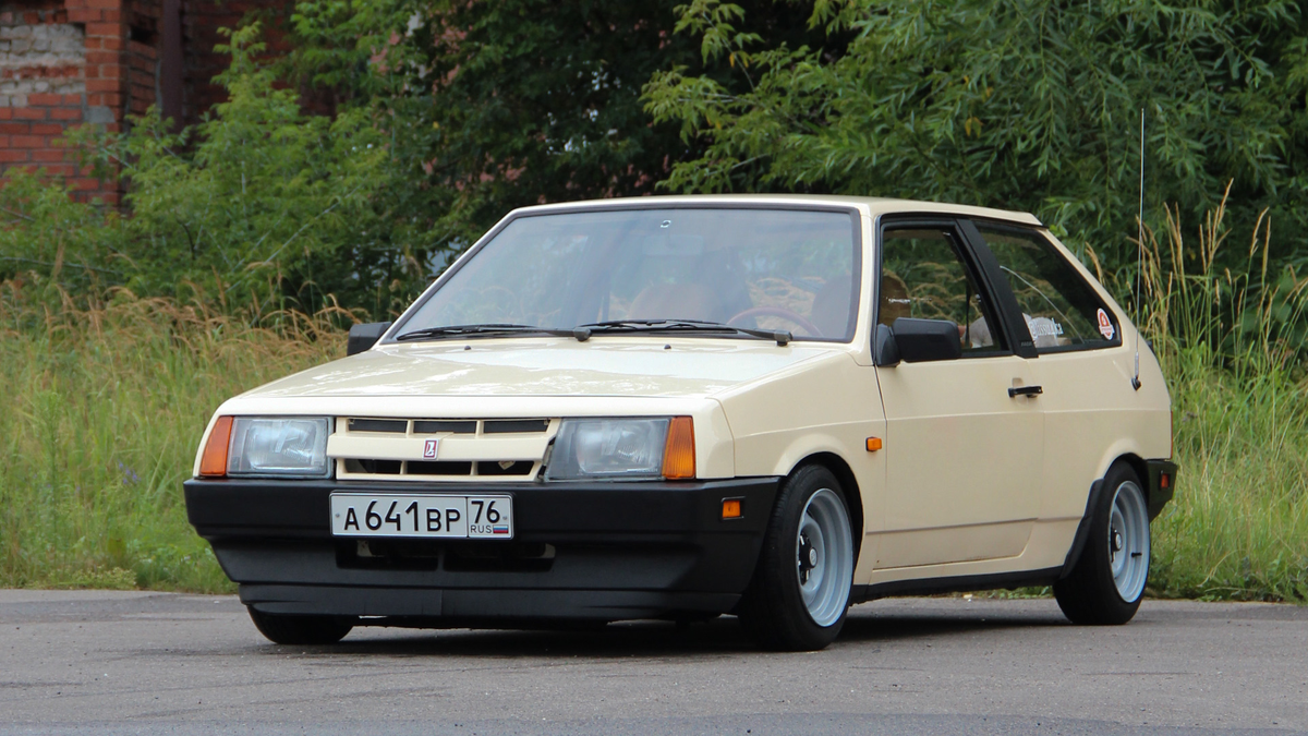 2108 вновь входит в моду. Автор великолепного фото://www.drive2.ru/r/lada/2108/550402602676782651
