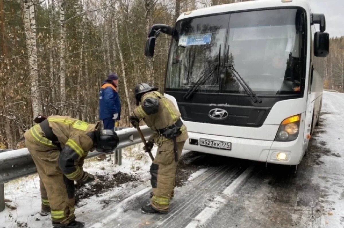    Пассажирский автобус застрял на трассе Миасс-Златоуст