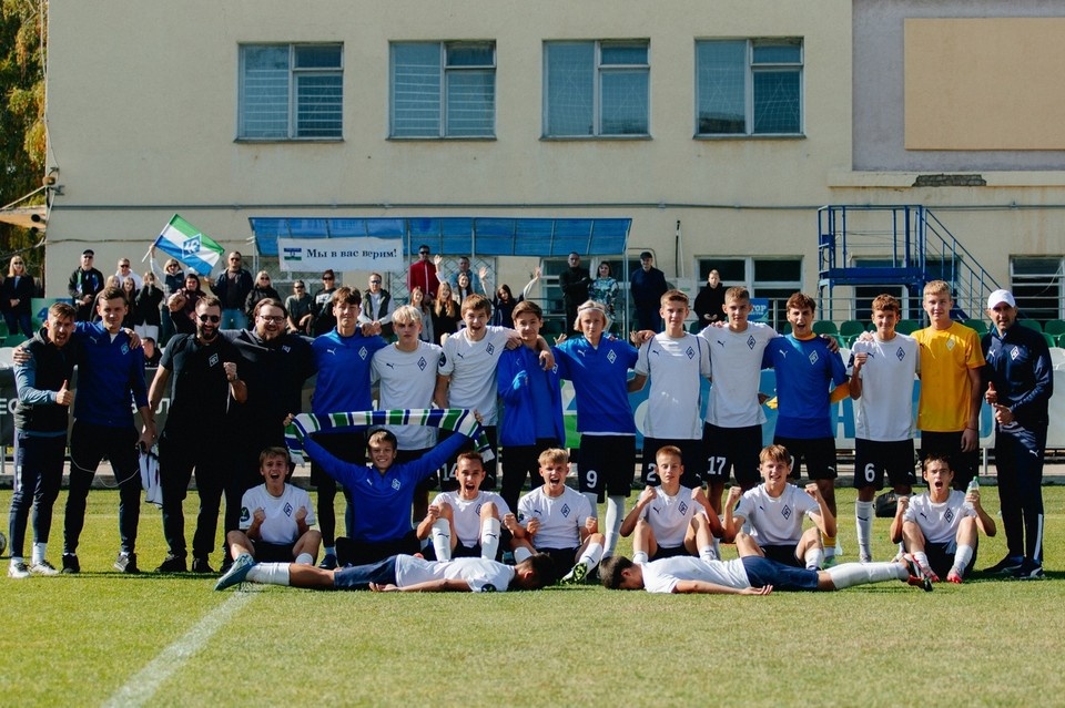    «КС»-2009, коллектив Дмитрия Еремина и Максима Кузьмина, стали обладателем золотых медалей в дебютном сезоне ЮФЛ-Приволжье. Сайт ПФК "Крылья Советов"