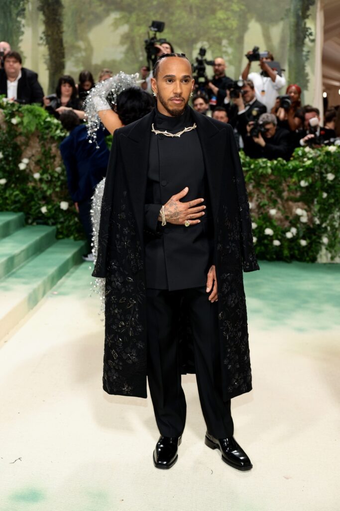 Льюис Хэмильтон на Met Gala 2024 