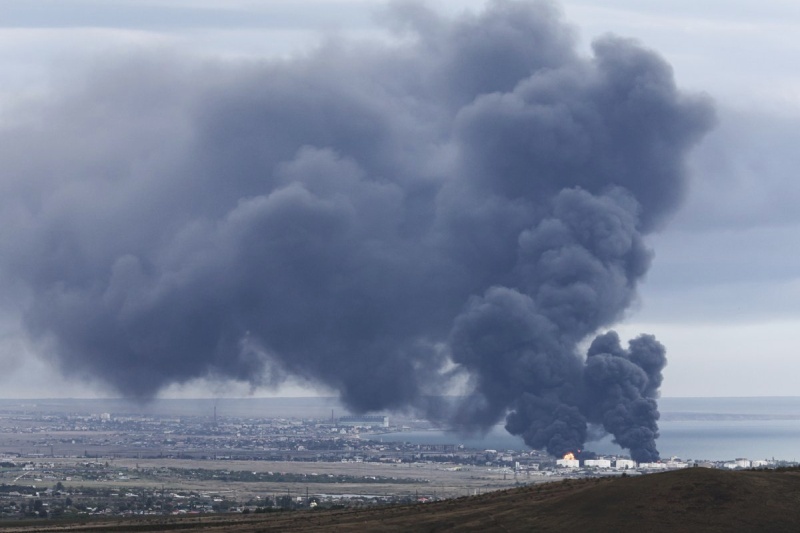    Нефтяной пожар в Феодосии вспыхнул вновь