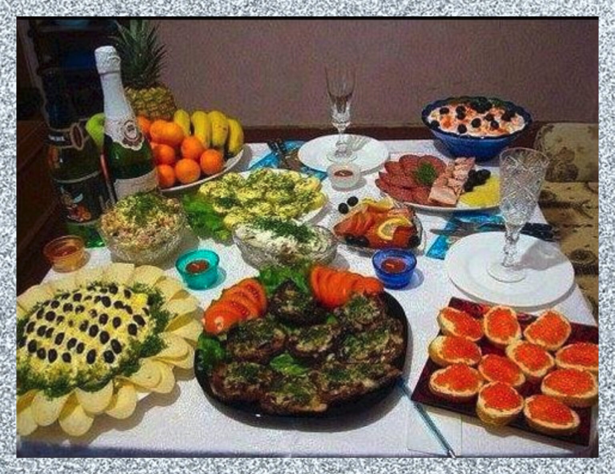 https://pro-dachnikov.com/uploads/posts/2021-10/1633469311_35-p-nakrit-stol-na-den-rozhdeniya-doma-foto-40.jpg