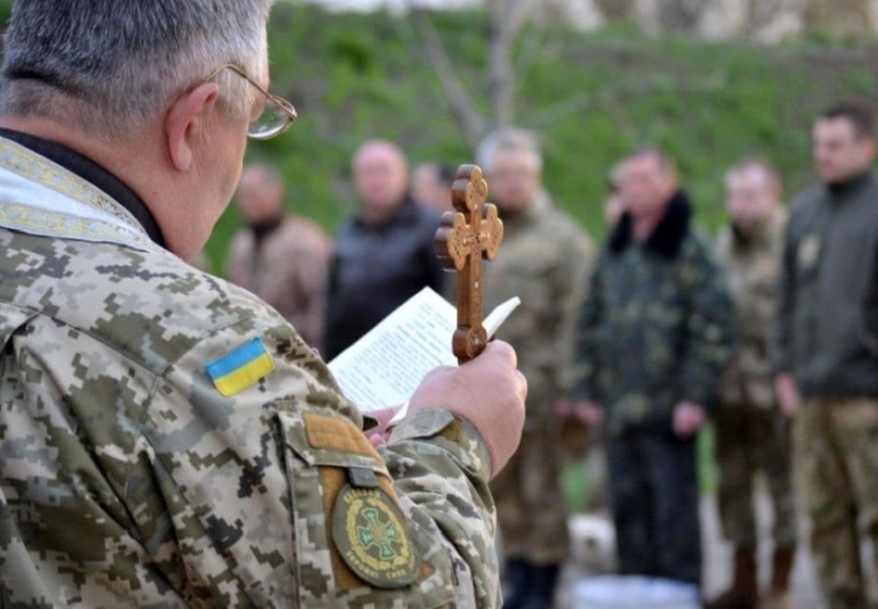    За веру или отечество? На Украине всё больше священников УПЦ отправляют на фронт