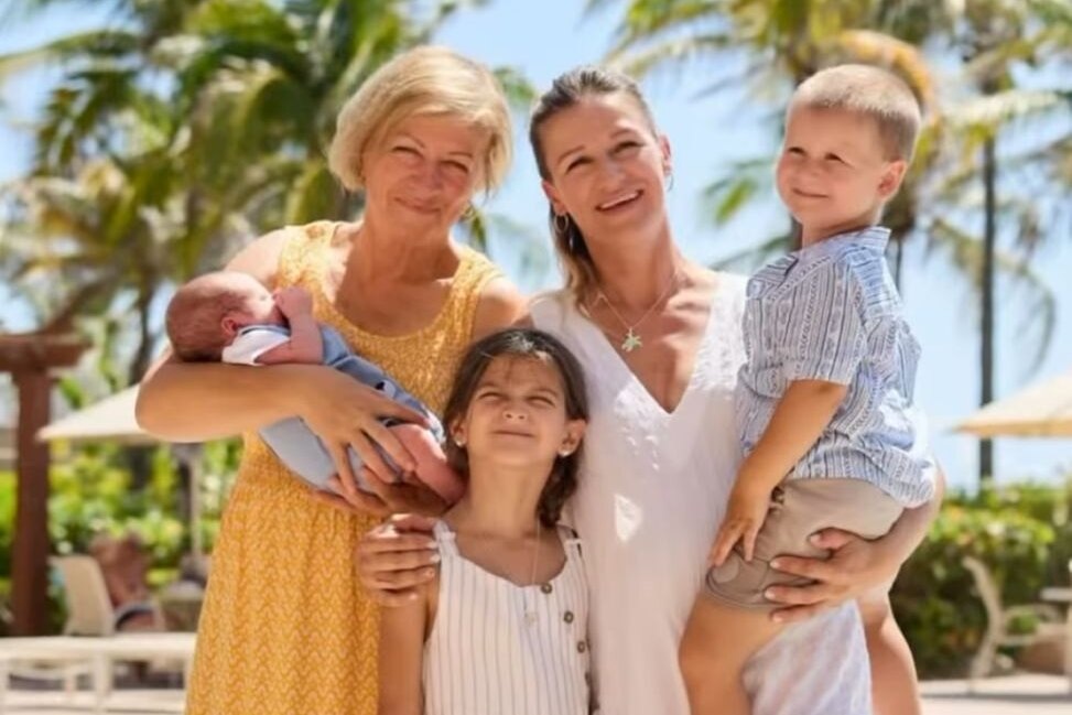     «Я безгранично тебя люблю»: Татьяна Волосожар в день рождения мамы показала редкие семейные фото