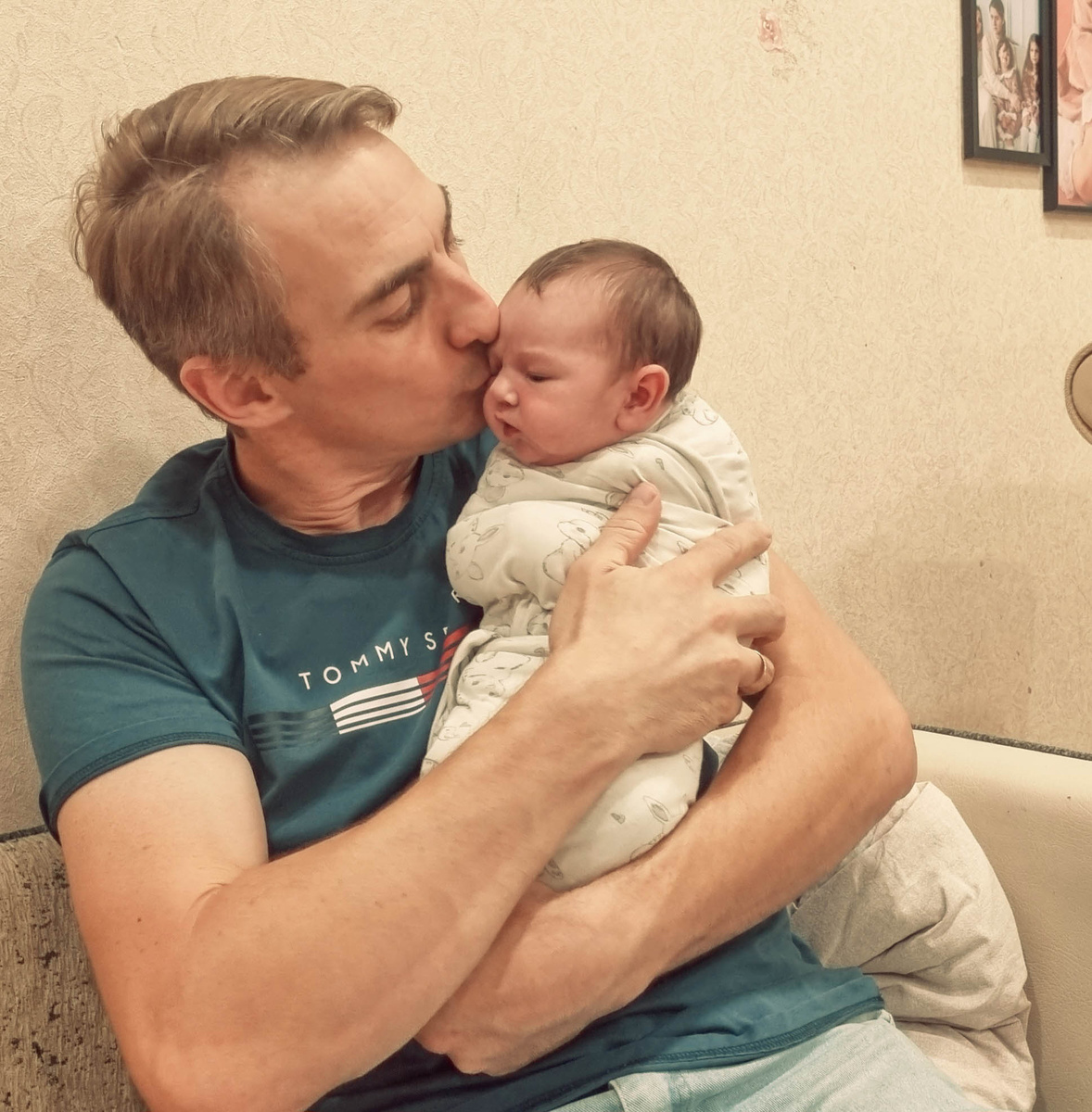 вот они - папины крепкие руки