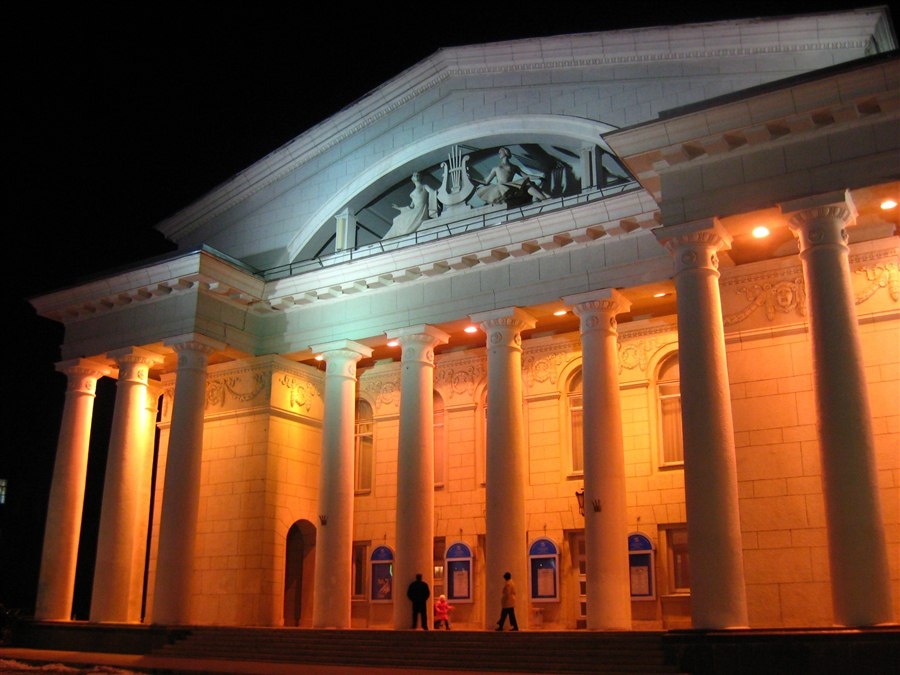 Саратовский академический театр оперы и балета (источник lifeisphoto.ru)