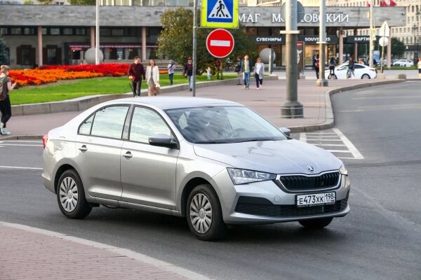 Skoda Rapid I Рестайлинг. © Shutterstock / FOTODOM / Art Konovalov