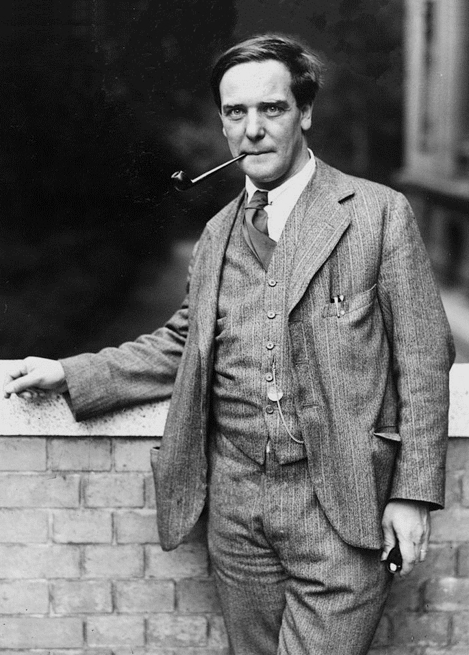 Пётр Леонидович Капица (1894—1984) — член-корреспондент Академии наук СССР (1929), действительный член АН СССР (1939). Основатель Института физических проблем (ИФП) и его директор (1934—1946, 1955—1984), начальник Главкислорода (1943—1946). Википедия.