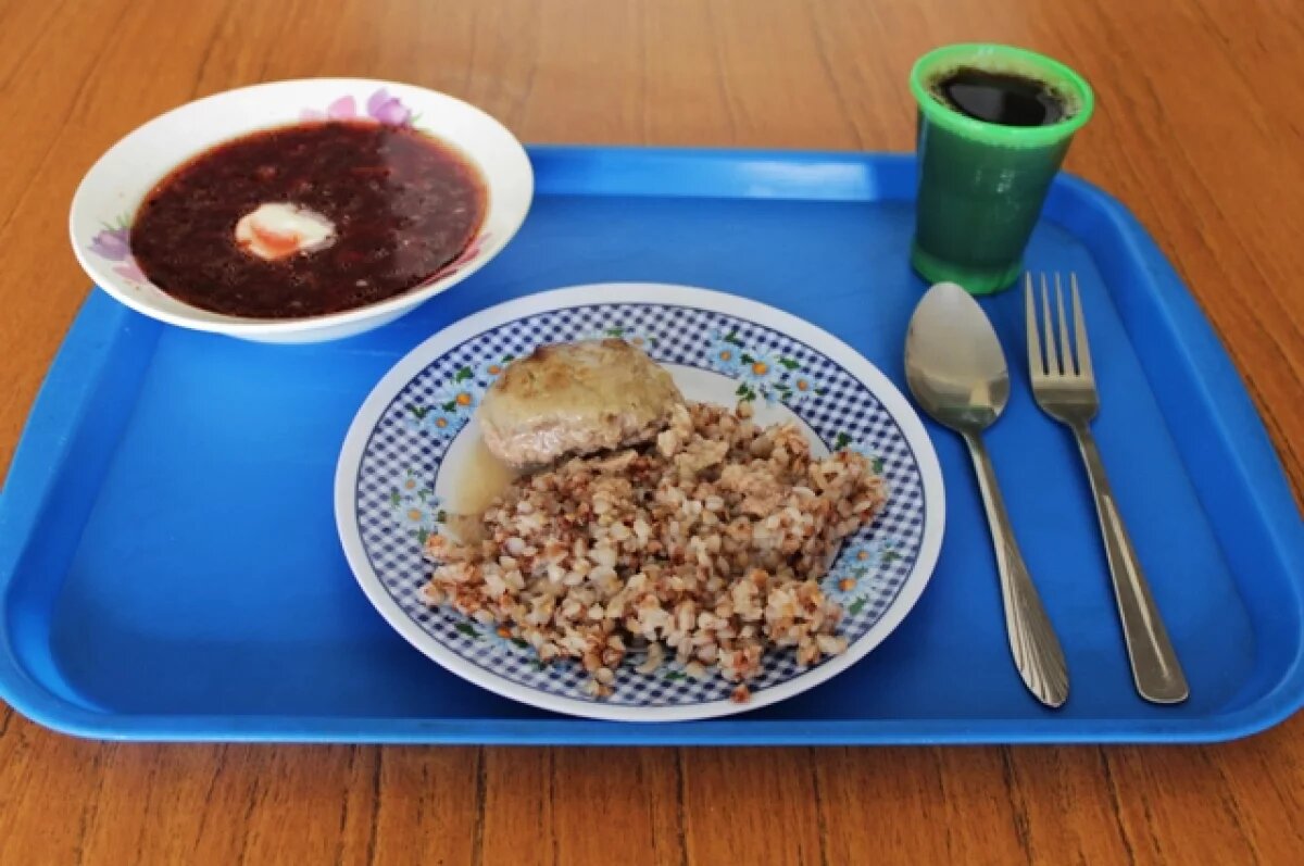    На Камчатке 11 детей попали в больницу после отравления в школьной столовой