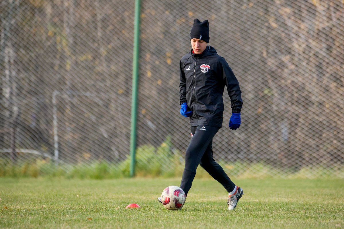11 октября. Предыгровая тренировка «Сокола» в Барнауле. Фото: Ралина Гайнуллина, ФК «Сокол»