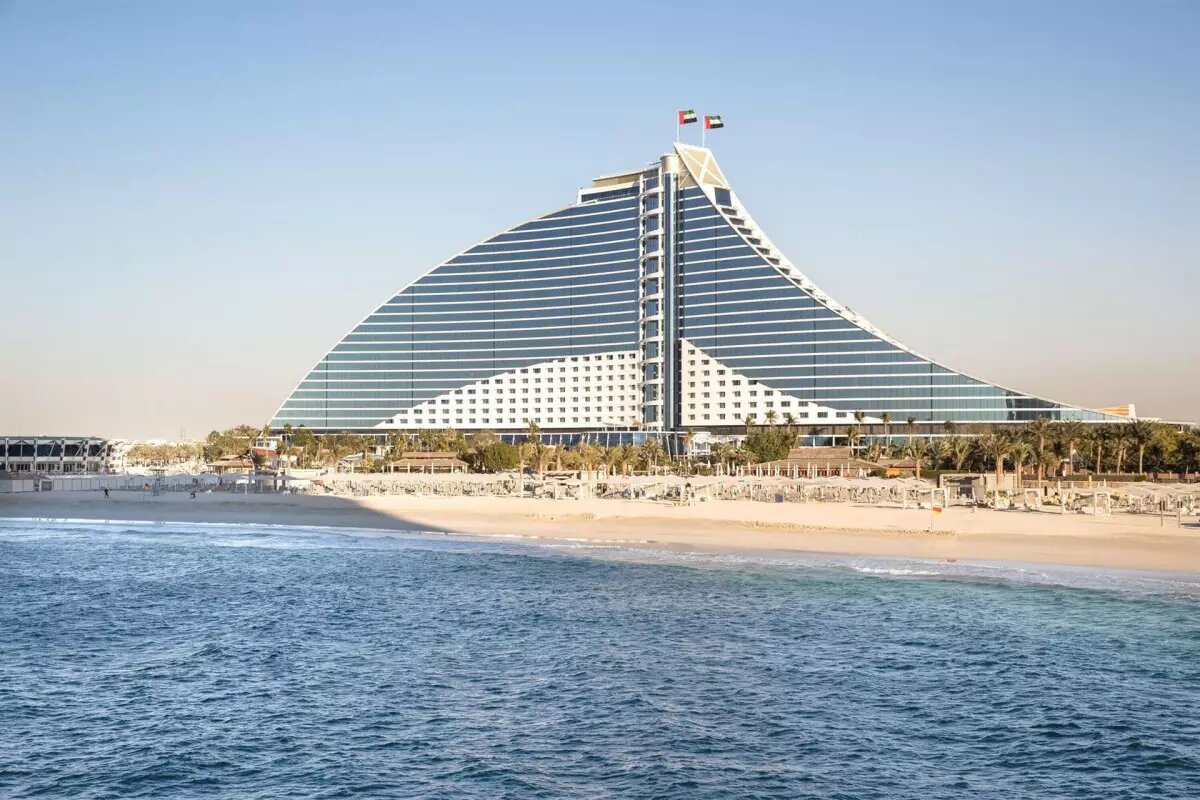 https://static.tourvisor.ru/hotel_pics/verybig/9/jumeirah-beach-hotel-102204430.jpg