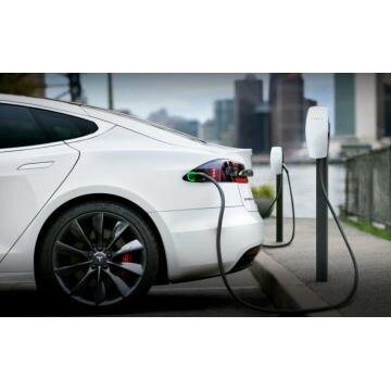 ОДНАКО ПРАВИТЕЛЬСТВО АРМЕНИИ В КОНЦЕ ПРОШЛОГО ГОДА ОСТАВИЛО ЛАЗЕЙКУ, распространив преференциальный режим только на 7400 электромобилей и оставив 600 машин в резерве якобы для обеспечения импорта непосредственно от производителей со стороны их официальных представителей в Армении, которых, как вдруг выяснилось (а это «вдруг» - обычная практика в деятельности правительства Пашиняна) в нашей стране… нет.