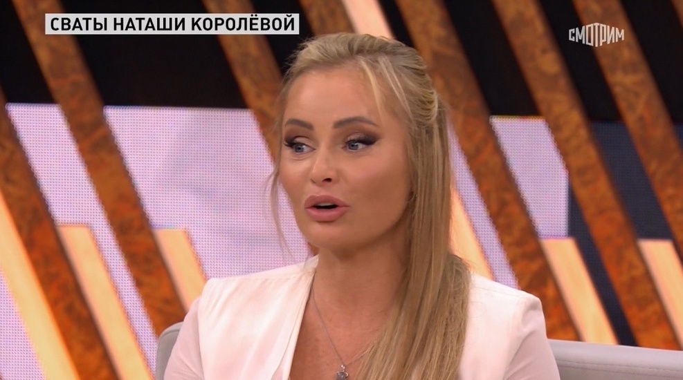Снова на экране эксперт по всем вопросам Дана Борисова. Интересно, какой у неё гонорар. Фото скрин шот программы. 