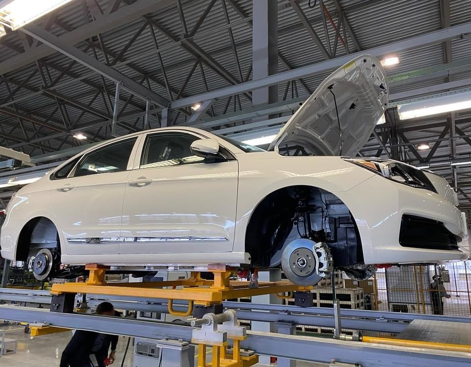 Электромобили Evolute i-Pro на конвейере липецкого автозавода «Моторинвест».