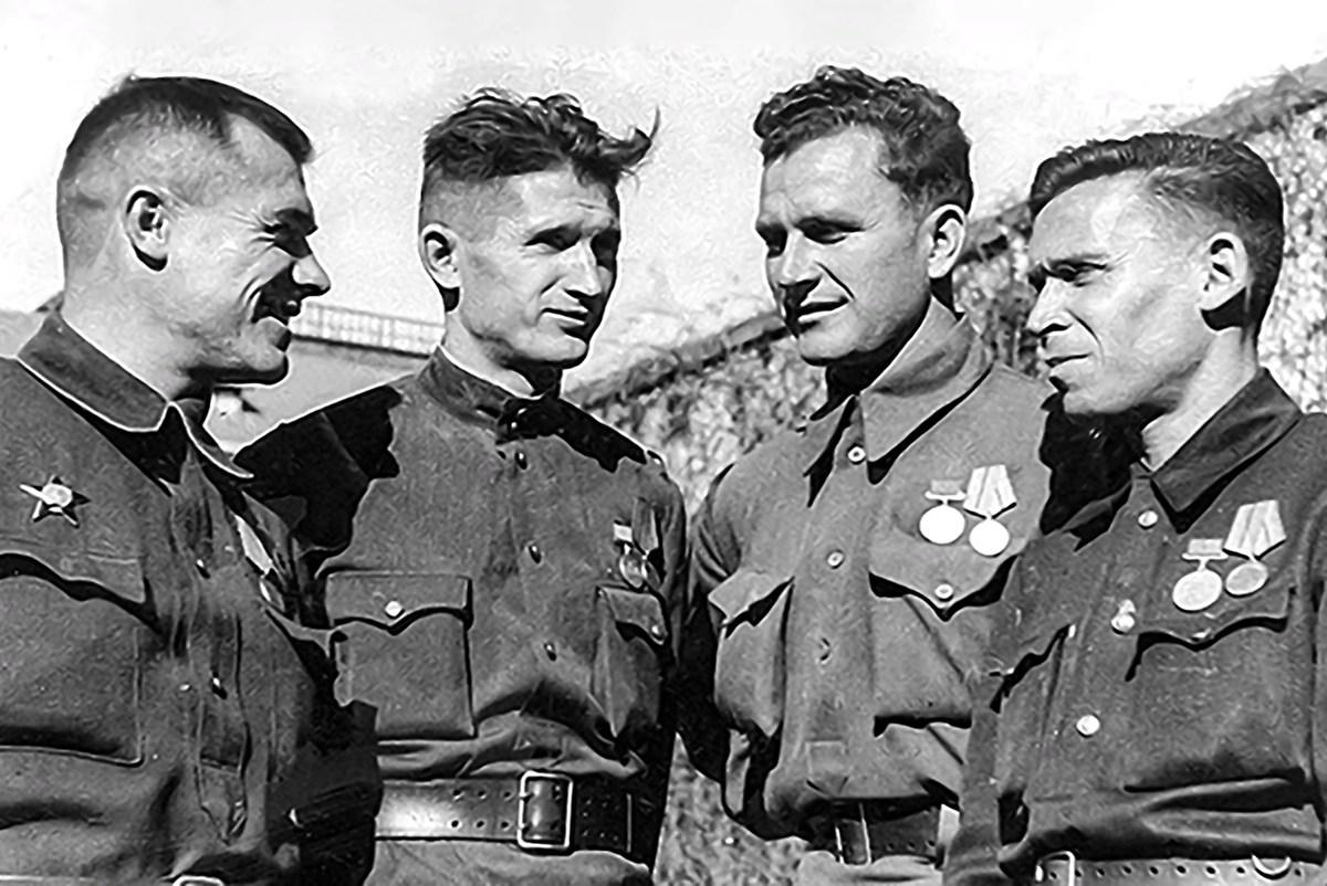 Футболисты - участники Сталинградской битвы: Георгий Иванов, Константин Беликов, Василий Ермасов, Федор Гусев.