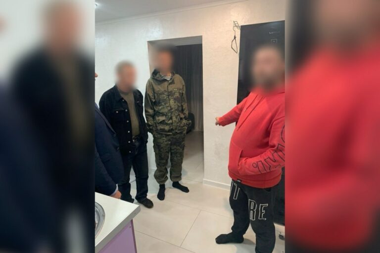    В Оренбурге разнорабочий хостела «почистил» сейф с золотыми украшениями хозяйки Марина Шарт