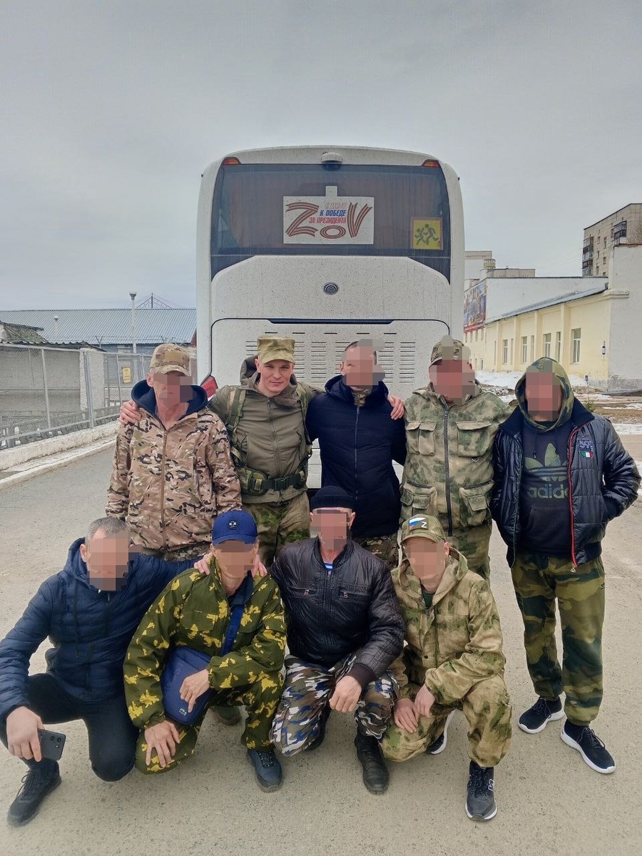 На снимке – добровольцы, которые вместе с Арсением Кисляковым в апреле этого года в составе добровольческого формирования отправились на передовую