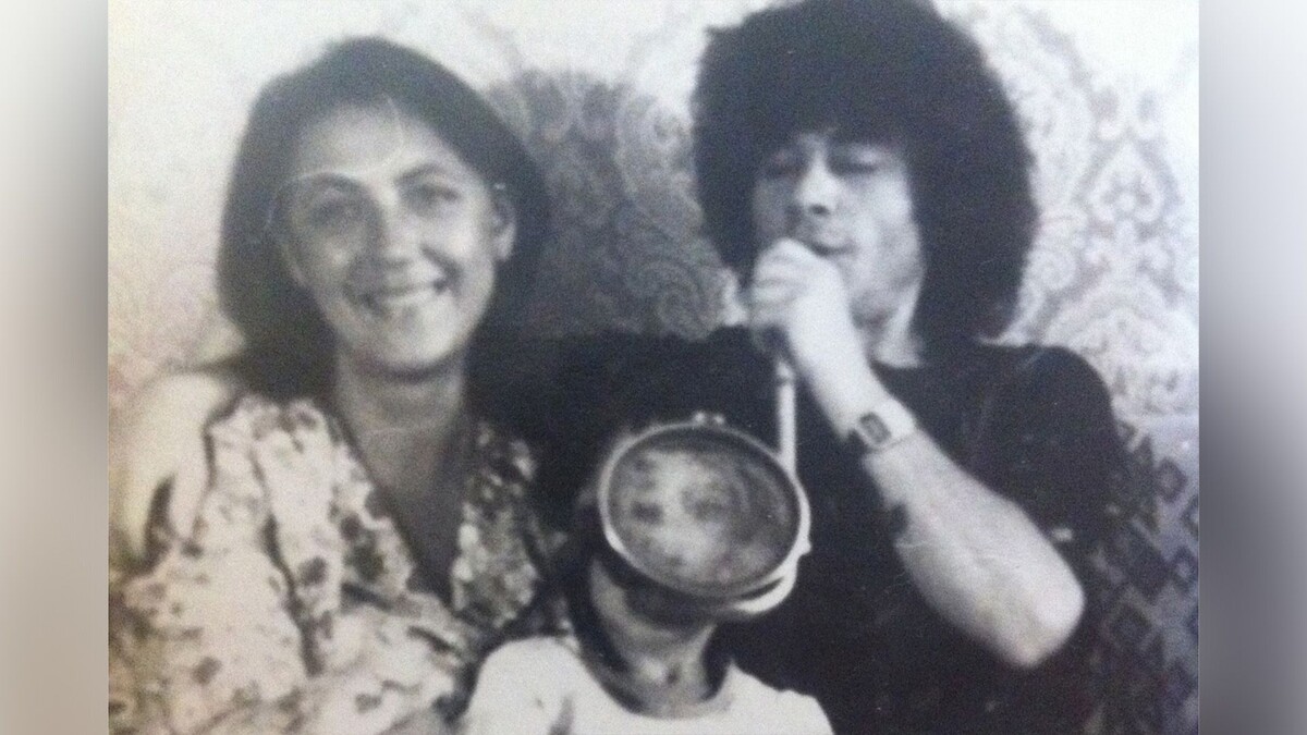    Молодой Олег Газманов с первой женой и сыном