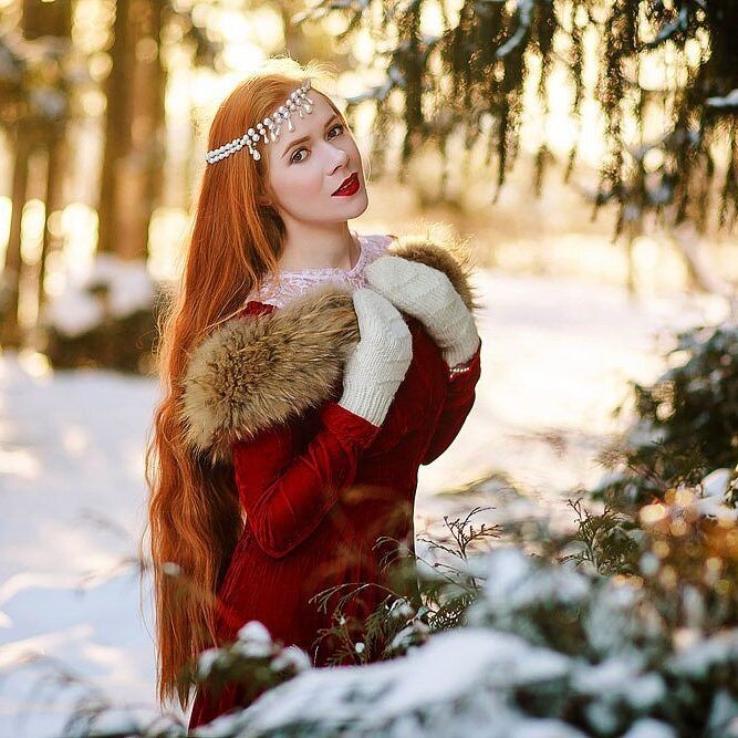 Рыжая в лесу