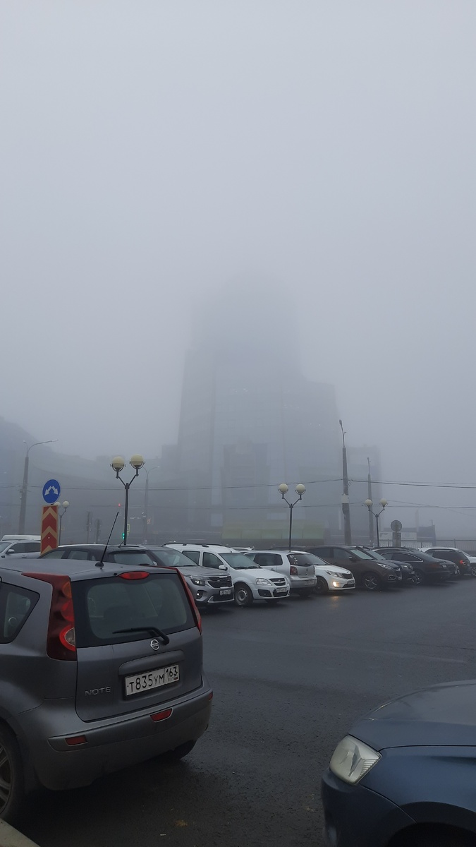 Здание ж.д. вокзала Самары в тумане