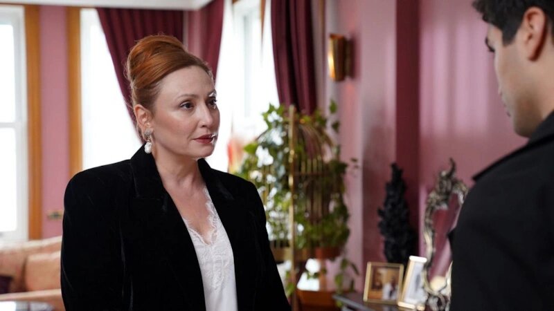 Ифхакат Корхан и Ферит. Кадр из фильма