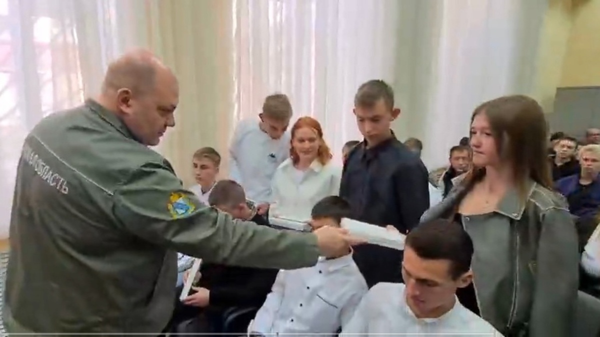    В педагогическом колледже студентам из Курского приграничья передают почти 600 планшетов